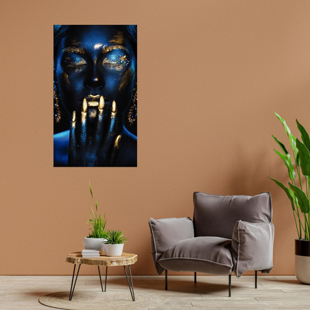 Obraz na plátně Posing Woman Golden Fingers Art 80x120 cm